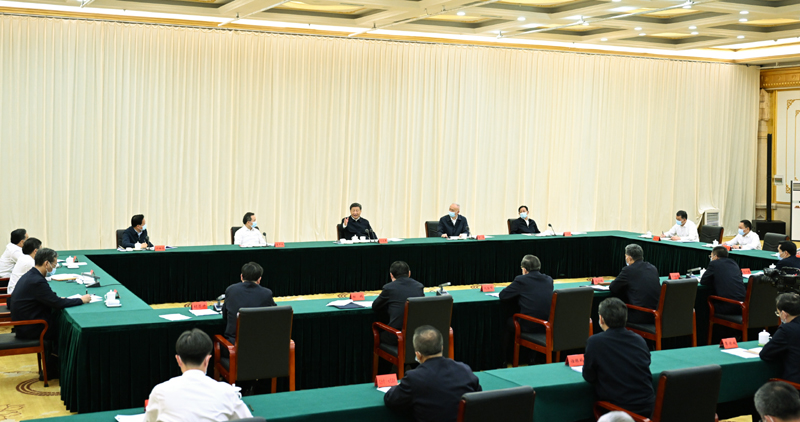 6月6日，中共中央总书记、国家主席、中央军委主席习近平在内蒙古巴彦淖尔主持召开加强荒漠化综合防治和推进“三北”等重点生态工程建设座谈会并发表重要讲话。