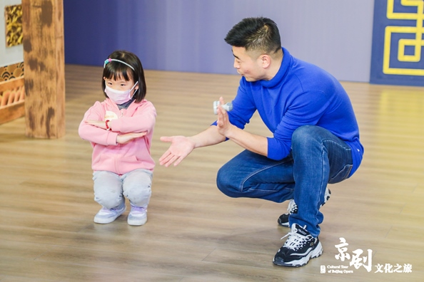 现场学习耍花枪.jpg 现场学习耍花枪.jpg