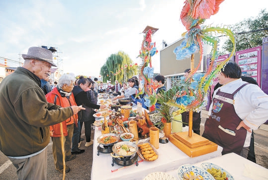 延庆民宿众多，民宿商家推出品种丰富多样的菜肴。